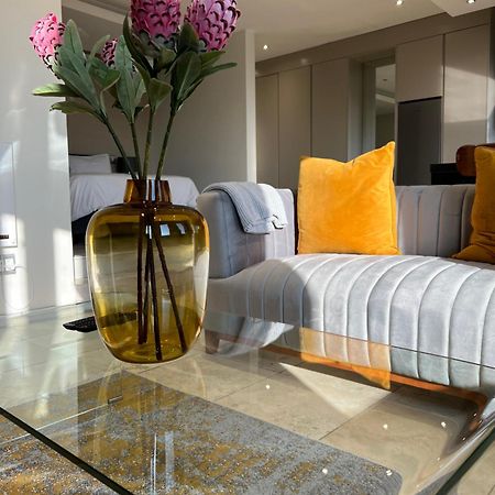 The Franklin Luxury Apartments ヨハネスブルグ エクステリア 写真