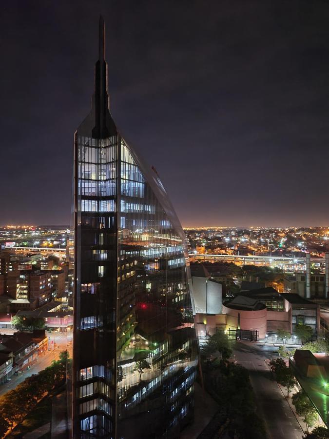The Franklin Luxury Apartments ヨハネスブルグ エクステリア 写真